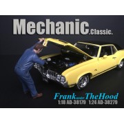 AD-38179 1:18 Mechanic Classic - Frank Under the Hood